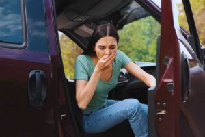 ragazza col mal d'auto