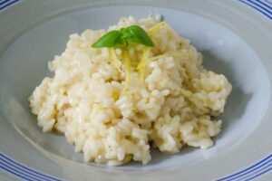 piatto di risotto con limone