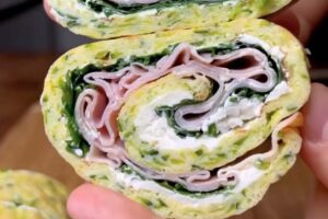 rotolo di frittata farcito