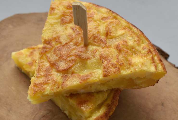 due pezzi di rustico di pane