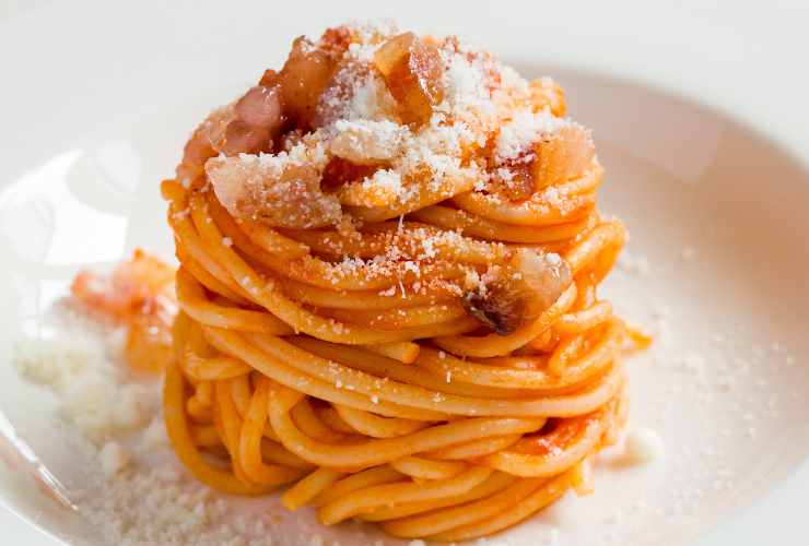 piatto di bucatini all'amatriciana