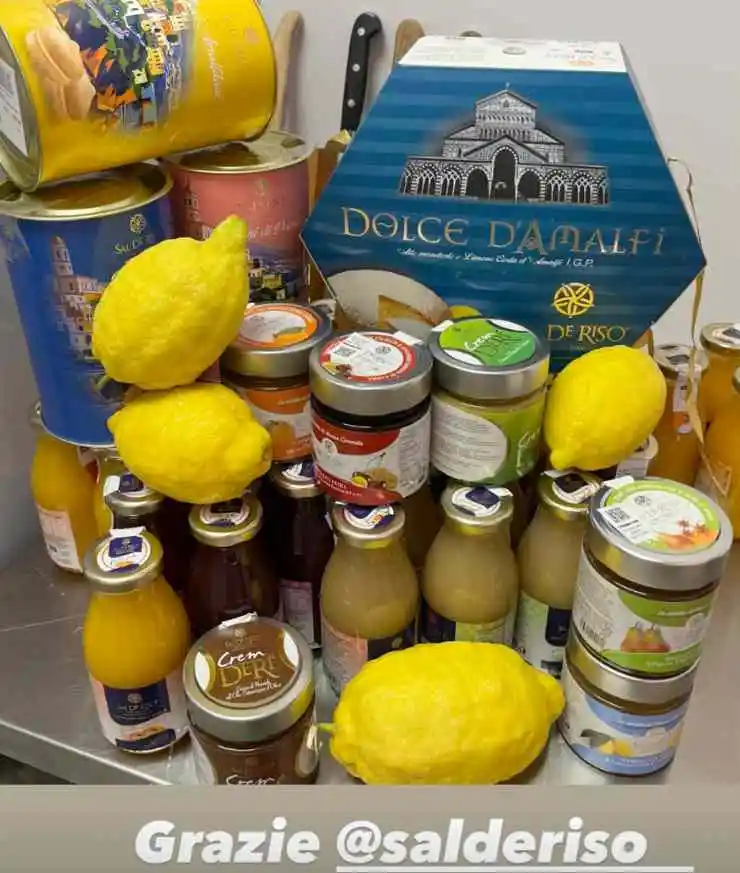 Pacchetto con prodotti di Sal De Riso