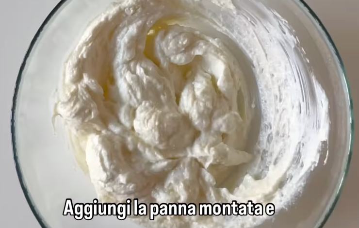 ciotola con panna montata 