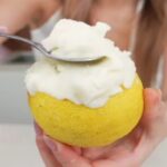 sorbetto dentro mezzo limone
