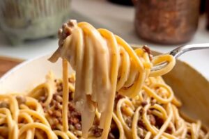 forchetta con spaghetti cremosi