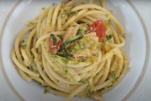spaghetti con tonno e zucchine