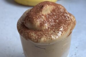 spuma di caffè col cacao sopra