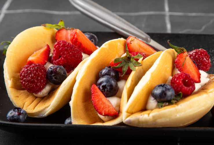 tacos dolci di frutta e panna