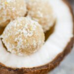 tartufini limone e cocco dentro ad un cocco