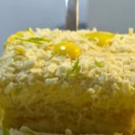 una fetta di tiramisu al limone