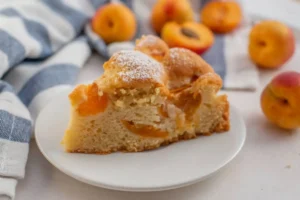 Fetta di torta di albicocche