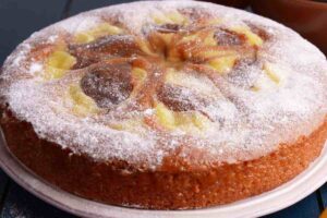 torta con le pesche