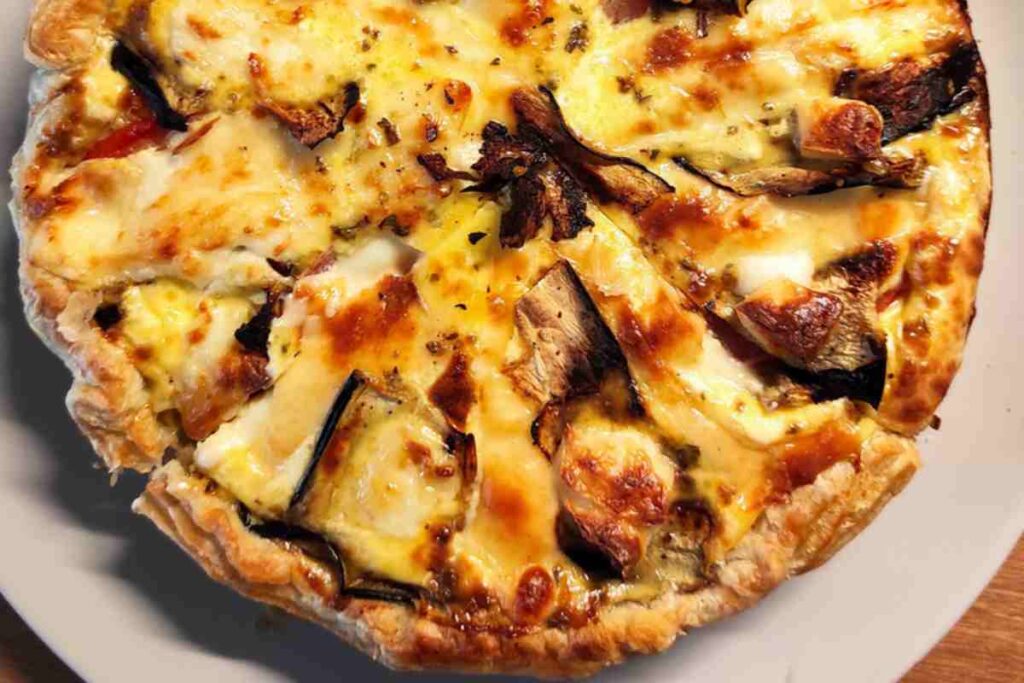 Torta salata con melanzane e mozzarella
