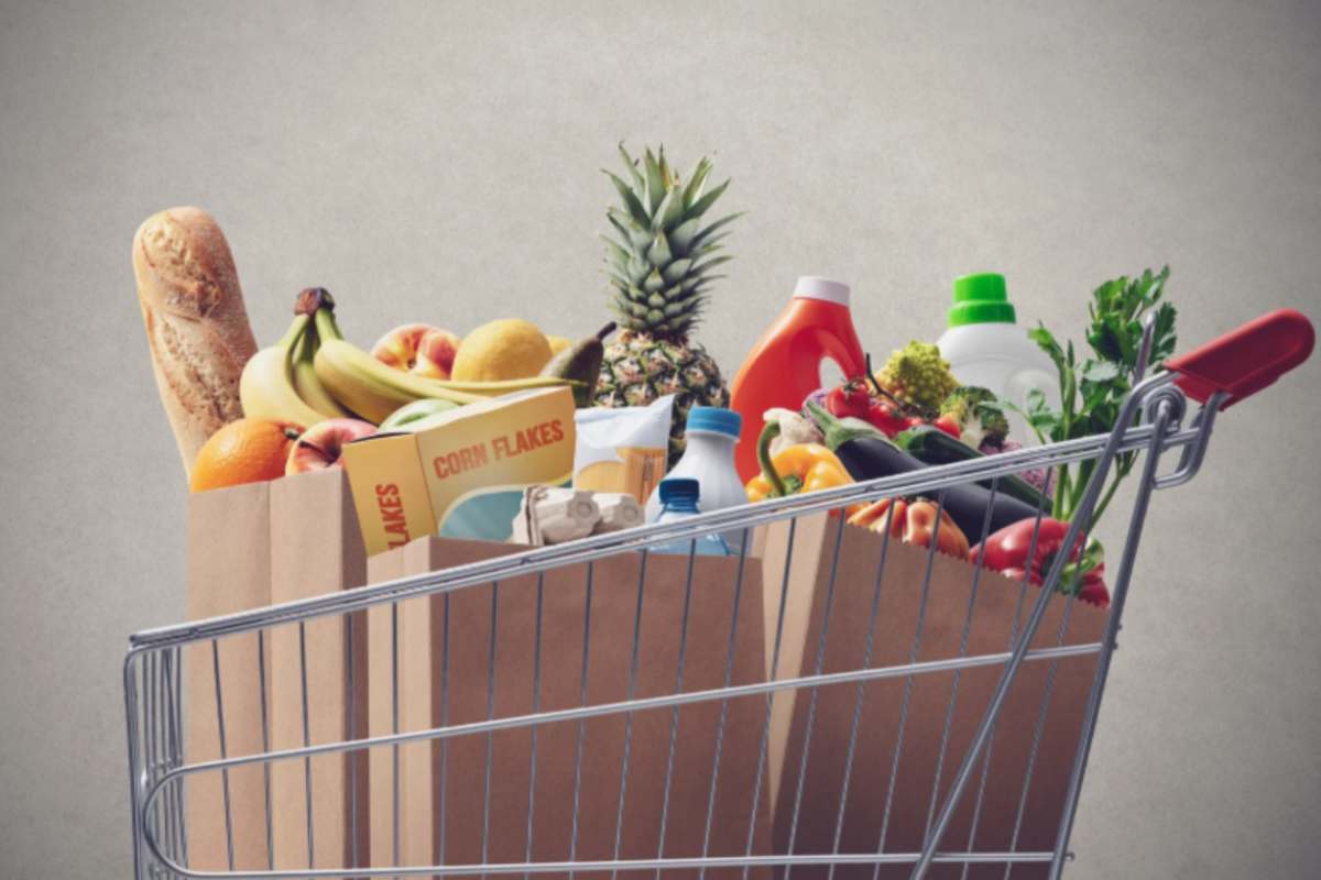 carrello pieno di cibo