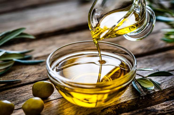ciotola piena di olio