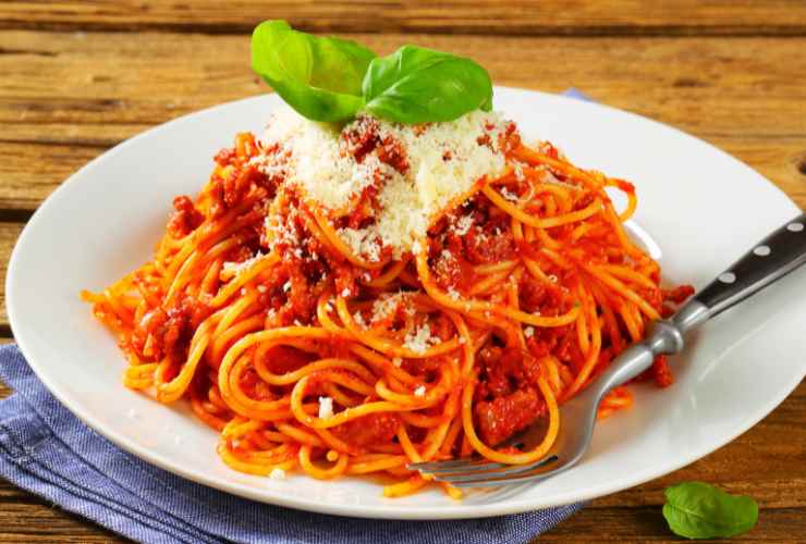 piatto di spaghetti all'amatriciana