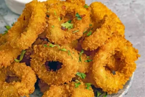 anelli di cipolla ripieni e fritti