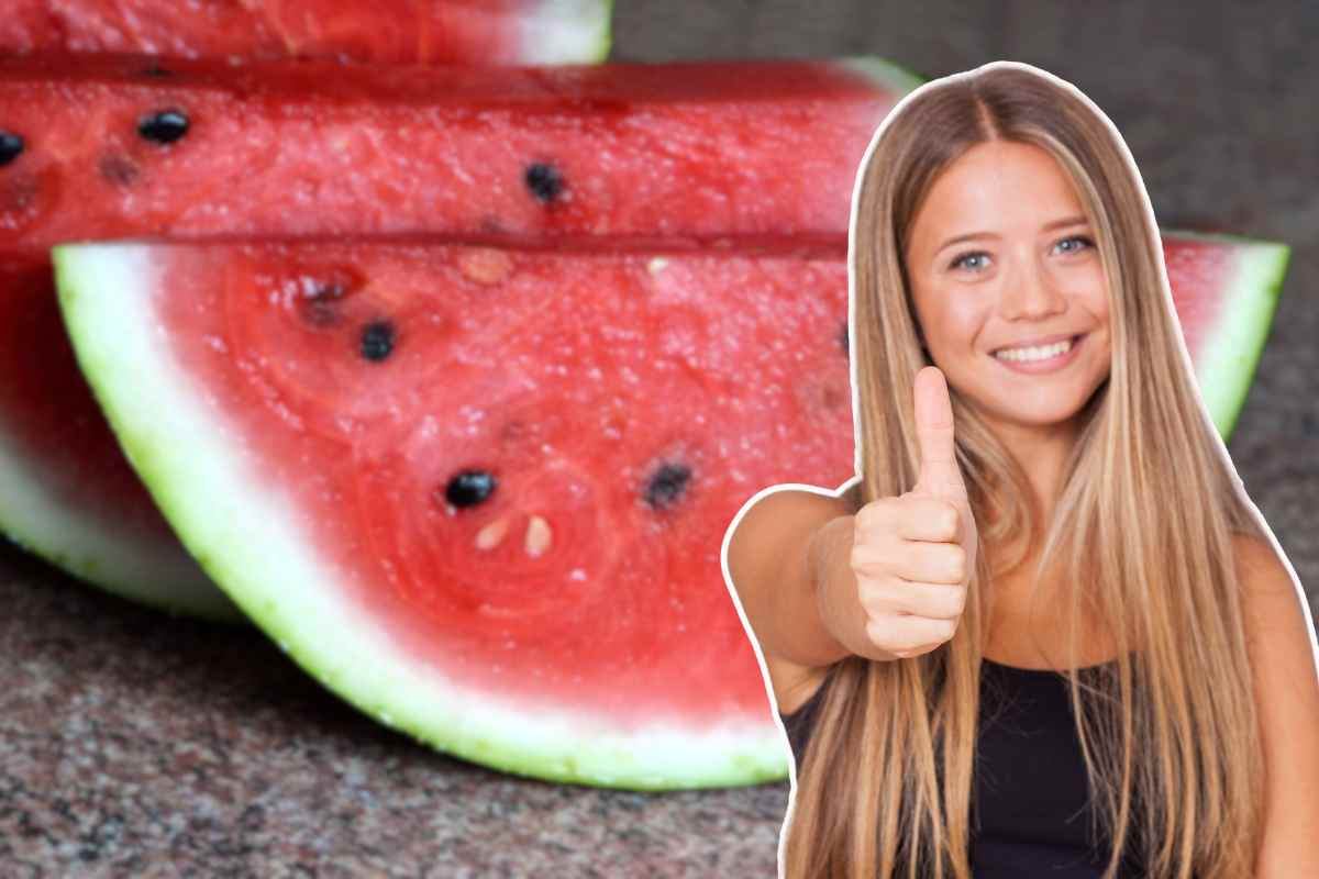 ragazza e fette di anguria