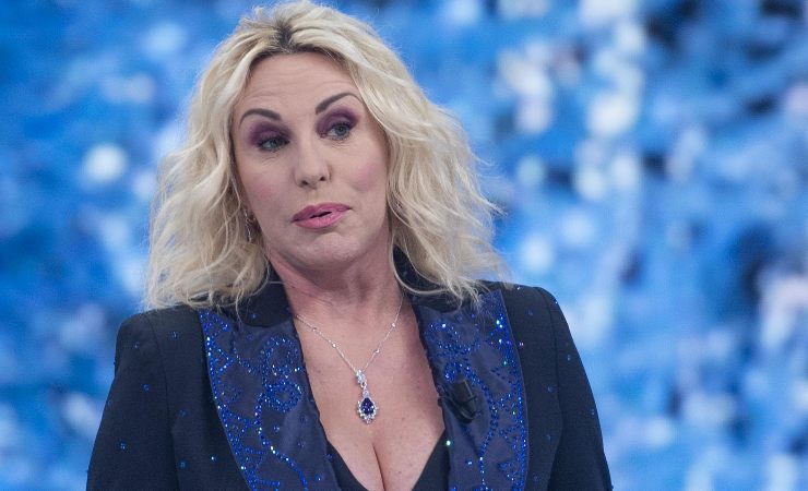 Antonella Clerici in primo piano che parla