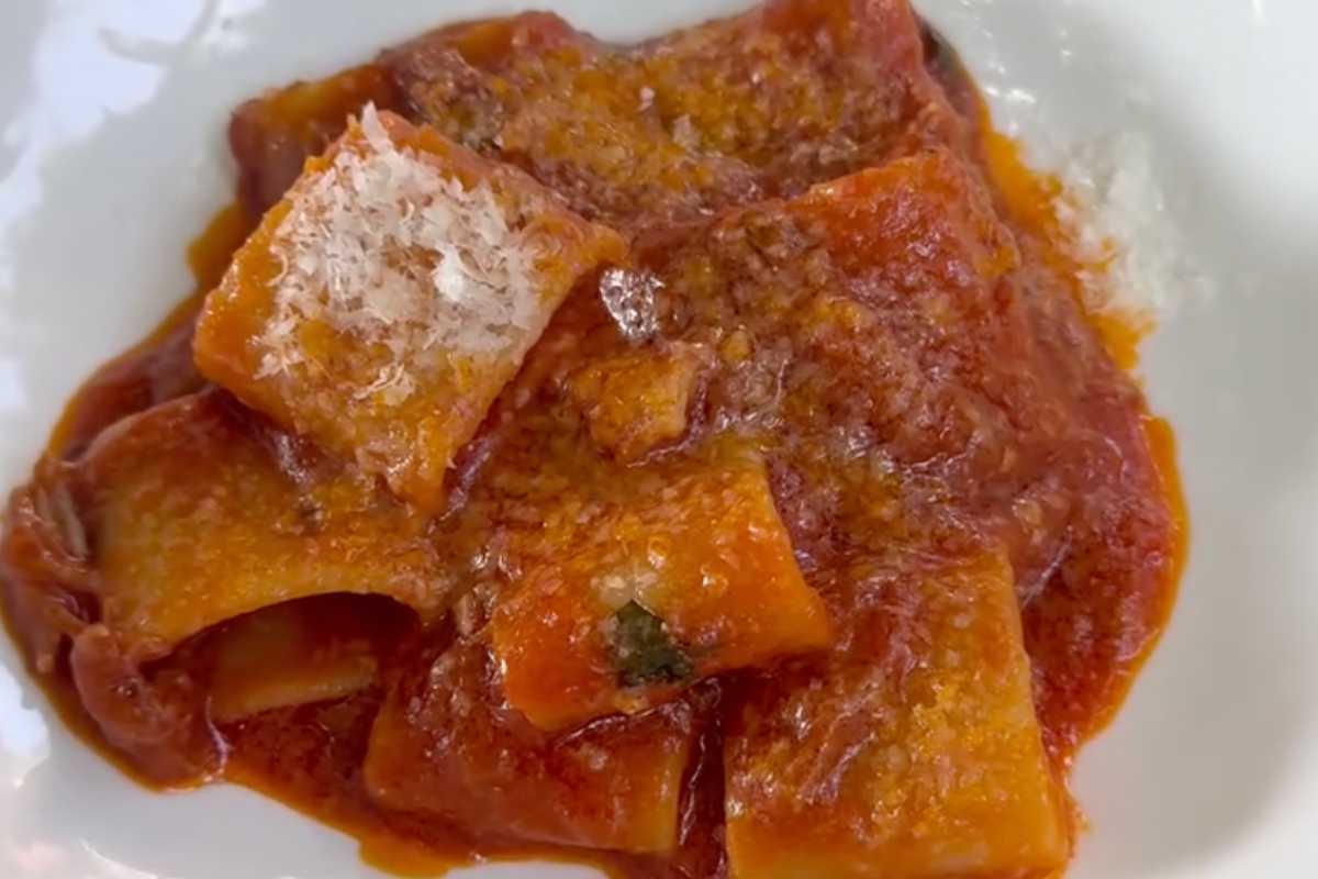 Piatto di paccheri al ragù