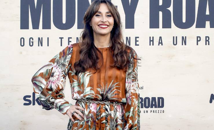 benedetta parodi con mano sul fianco