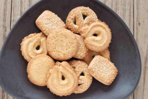 ciotola con biscotti danesi