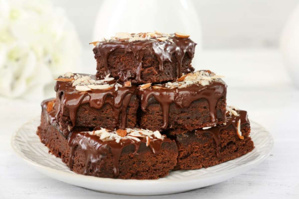 brownies al cioccolato in un piatto
