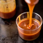 caramello mou versato in bicchierino