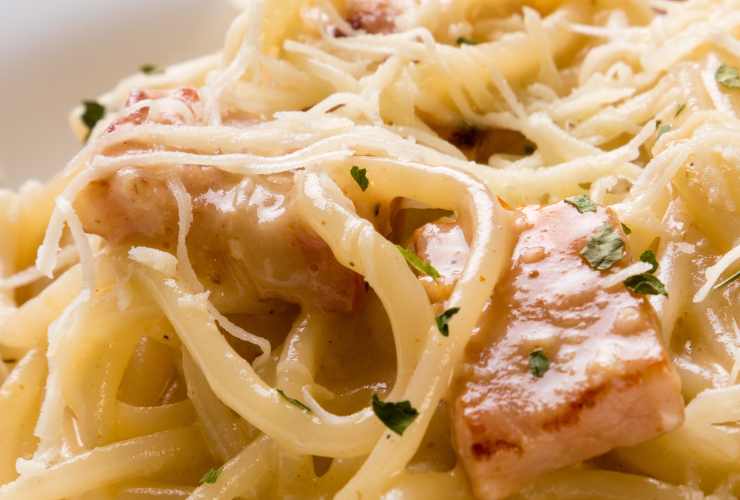 spaghetti alla carbonara di tonno