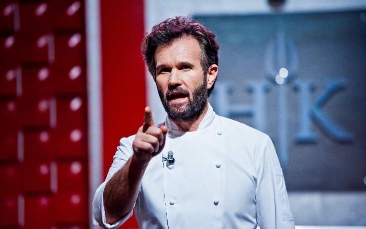 carlo cracco con il camice cucina