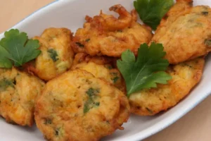 frittelle di verdure con foglie di prezzemolo