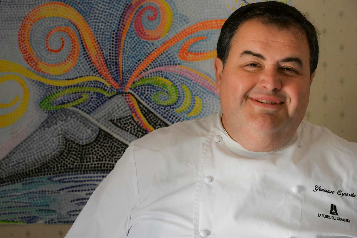 chef gennaro esposito sorride in posa