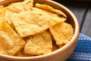 scodella con chips croccanti