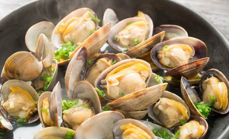 Vongole cotte in pentola