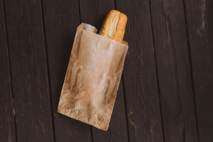 pane dentro ad un sacchetto di carta