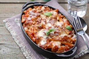 Pasta al forno cotta in teglia ovale