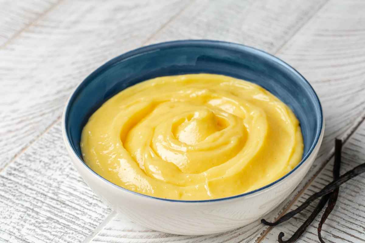 Ciotola con crema pasticcera