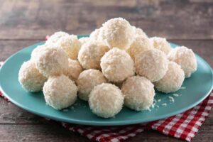 piatto con palline di cocco