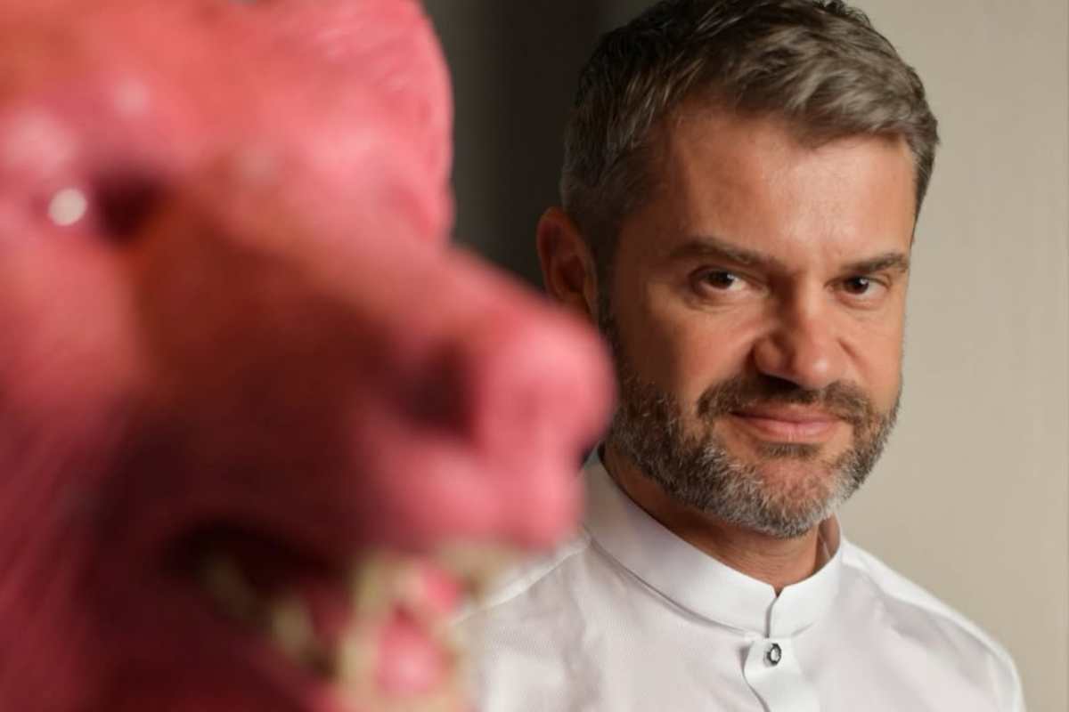 enrico bartolini e un orso rosa