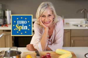 donna sorridente in cucina e logo eurospin