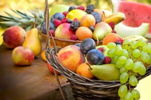 Cestini con frutta varia