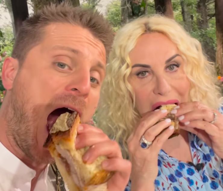 Fulvio Marino che mangia con Antonella Clerici