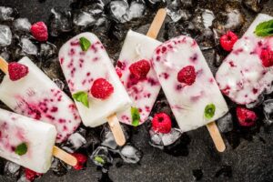 ghiaccioli con lamponi e yogurt