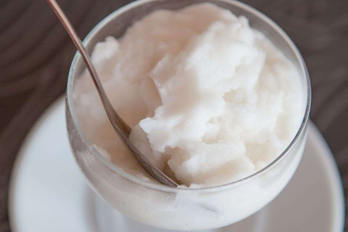 granita cremosa alle mandorle