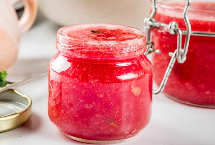 marmellata di anguria nei barattoli
