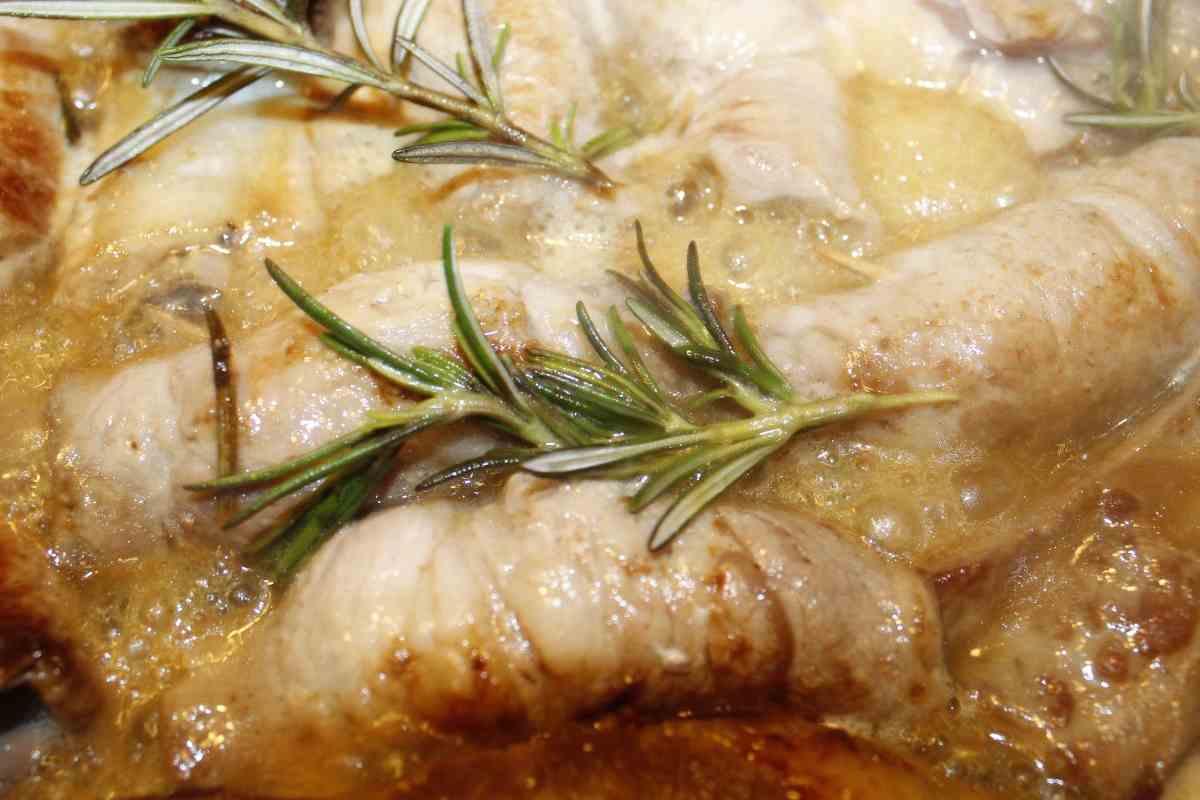 involtini stanno cuocendo in padella