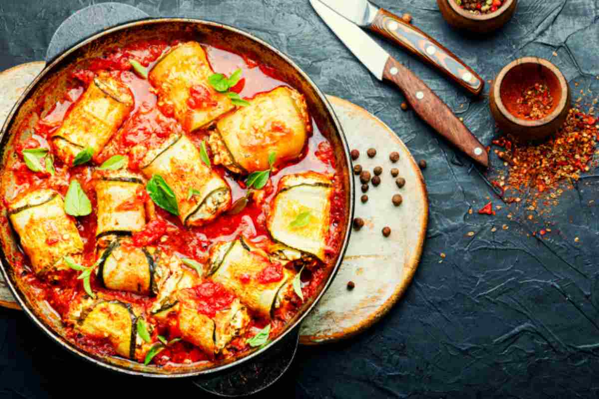 involtini di zucchine in padella con il sugo