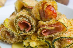 Involtini di zucchine gratinati con ripieno di prosciutto cotto
