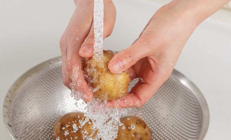 lavare le patate