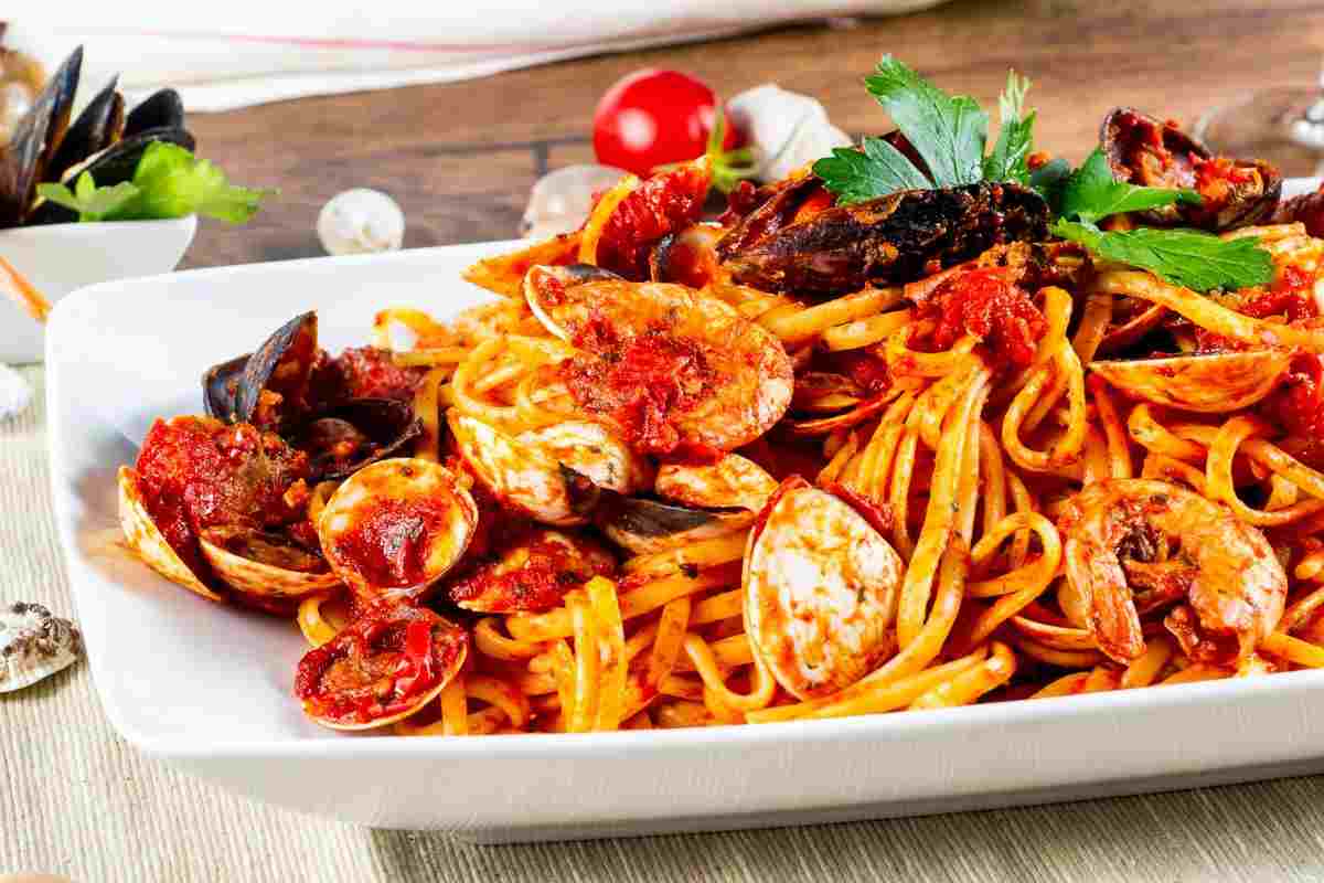 linguine con un sugo di pomodoro di mare